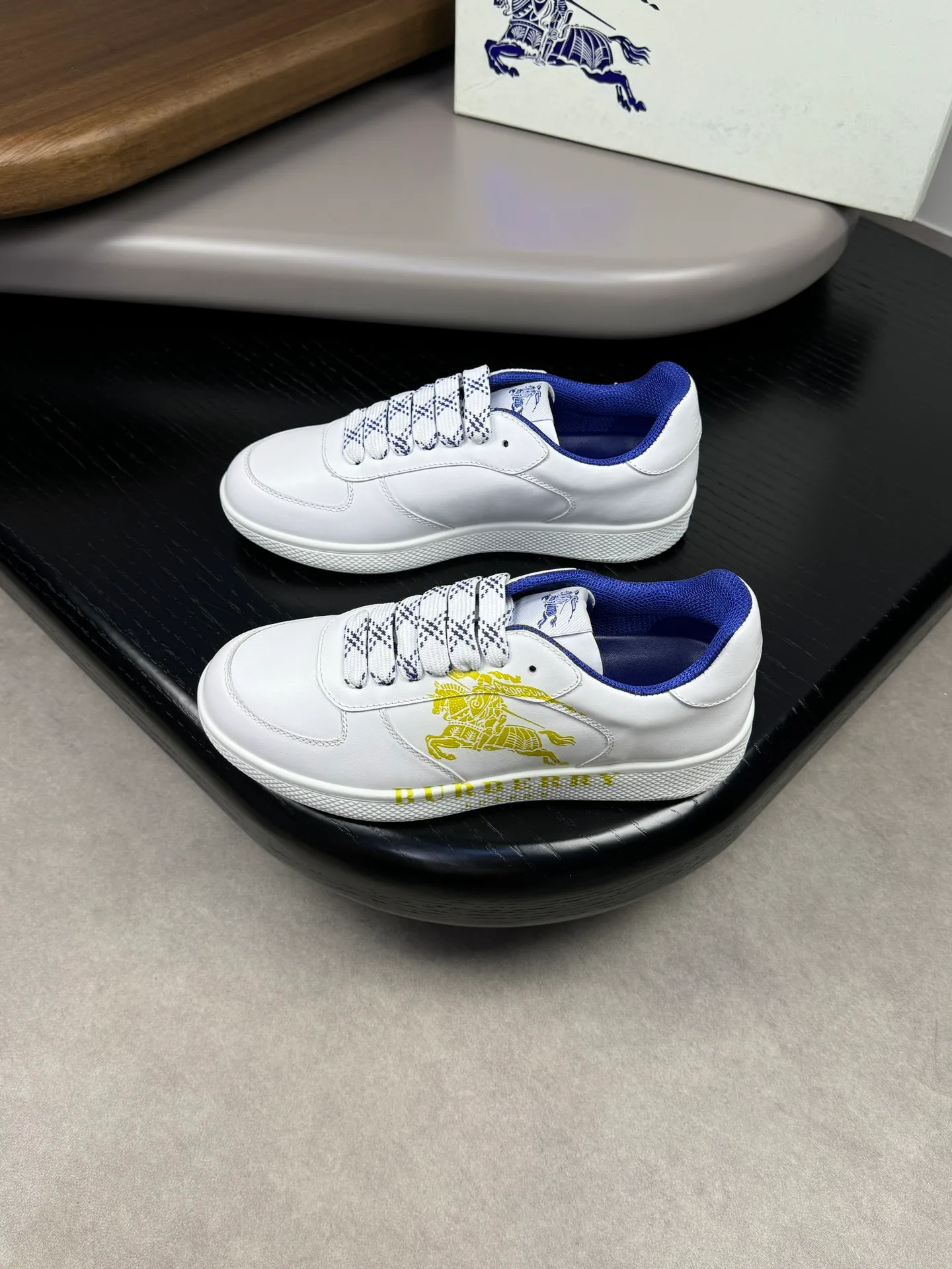 p420💰Men's shoes [BURBERRY] Burberry - High-end quality original order 🔍🔍🔍 - Upper: imported 🔝 Napa calfskin, 3D color printed brand totem on shoe body, tongue brand cloth label, heel air-pressure brand totem - Inner: canvas lining, feet; water-dyed cowhide - Outsole: ultra-light TPR rubber; two-color molded outsole -Ultra-high quality control and fine workmanship: outstanding (high-end, extravagance, grade) -Size: 38-44 (45, 46, can be customized)